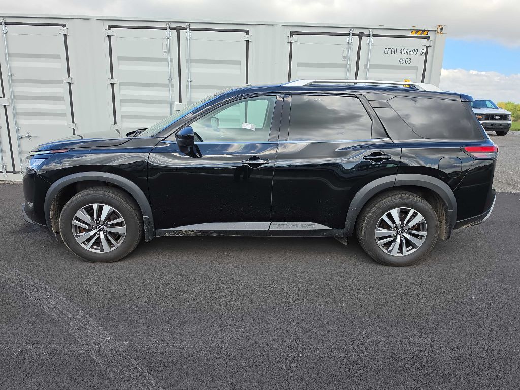 2022 Nissan Pathfinder SL